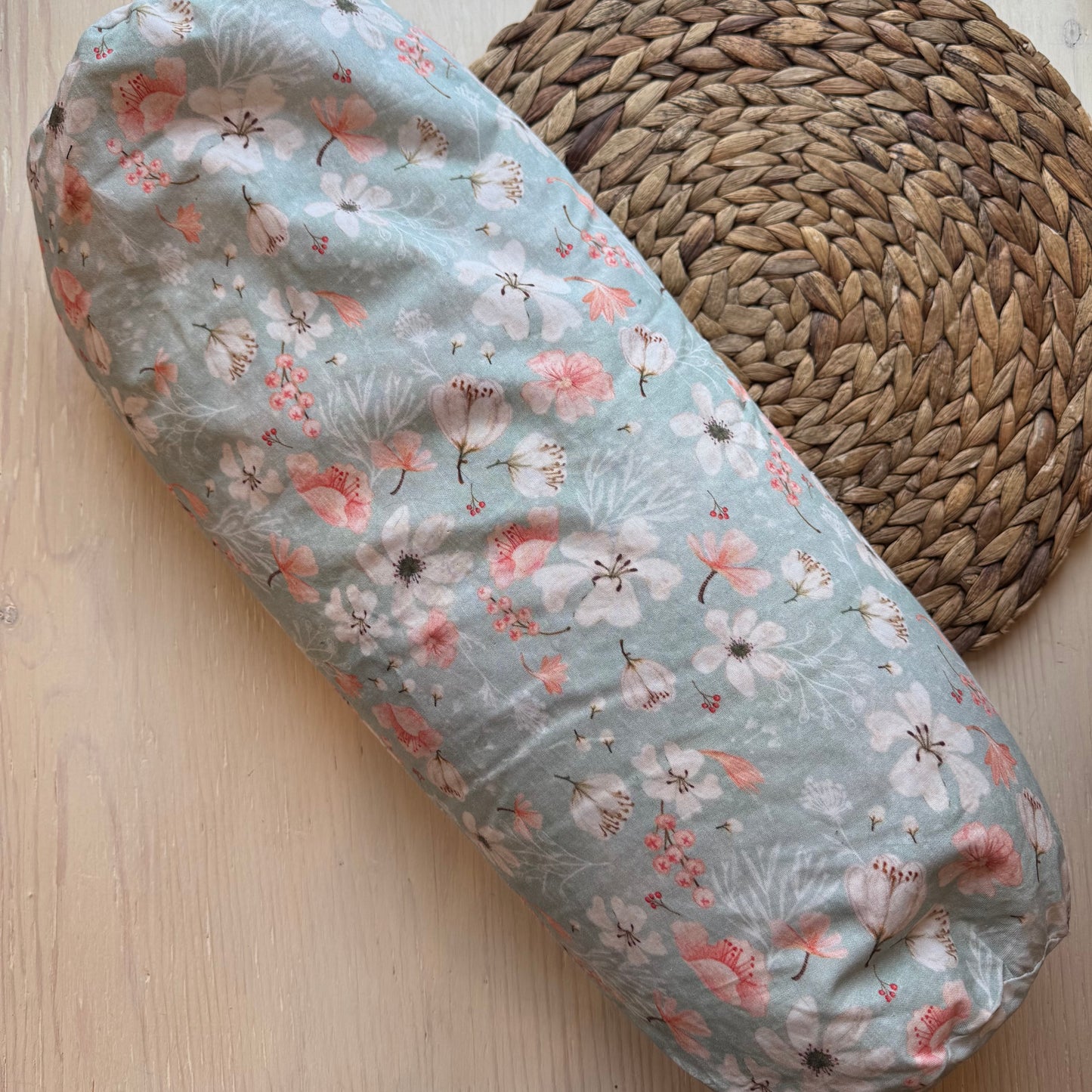 Prêt à partir, Coussin d'allaitement Cylindrique rempli d'écales de sarrasin. Longueur de 20''