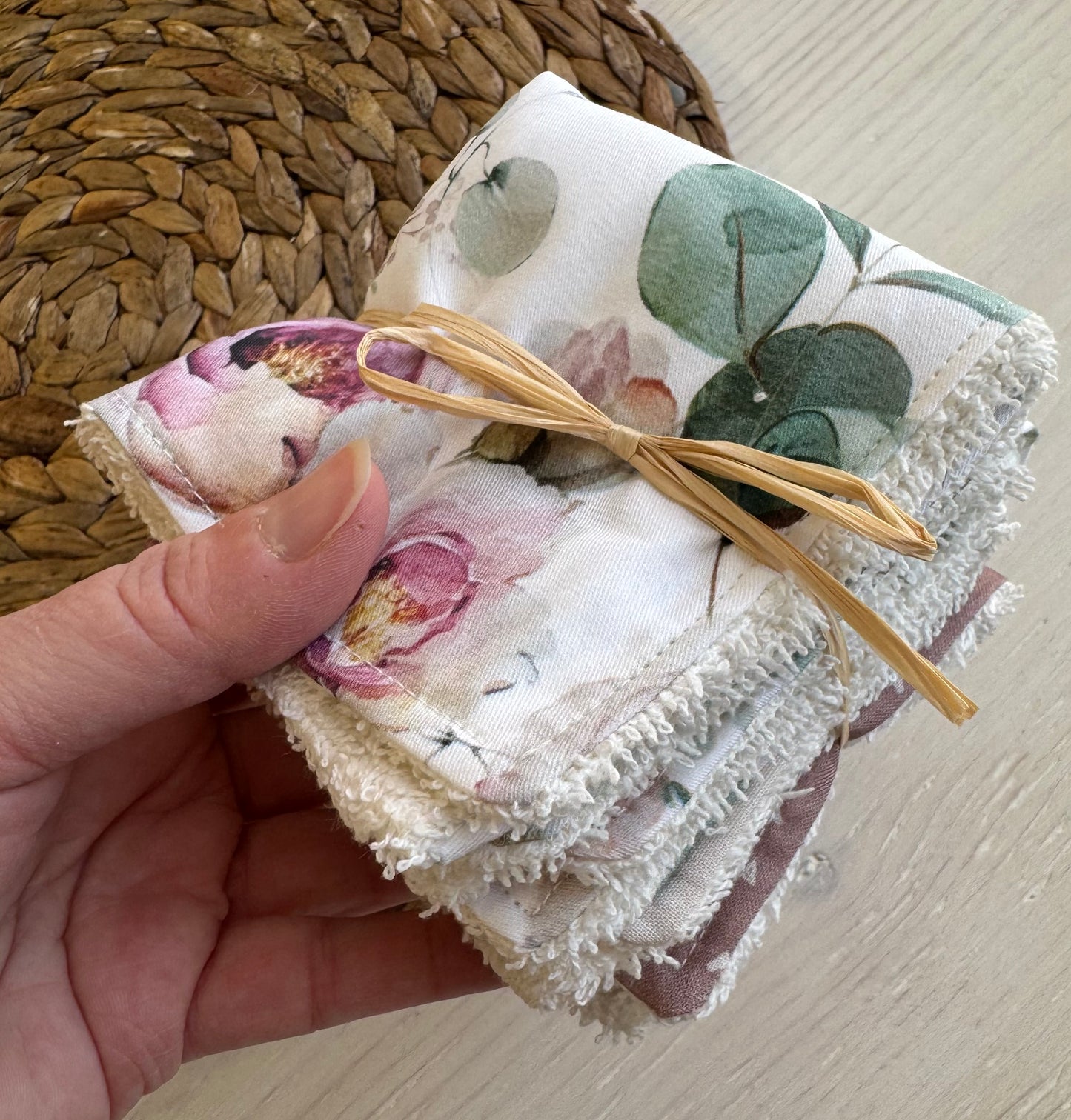 Débarbouillettes, lingette, taille 8x8'' environ vient en ensemble de 4