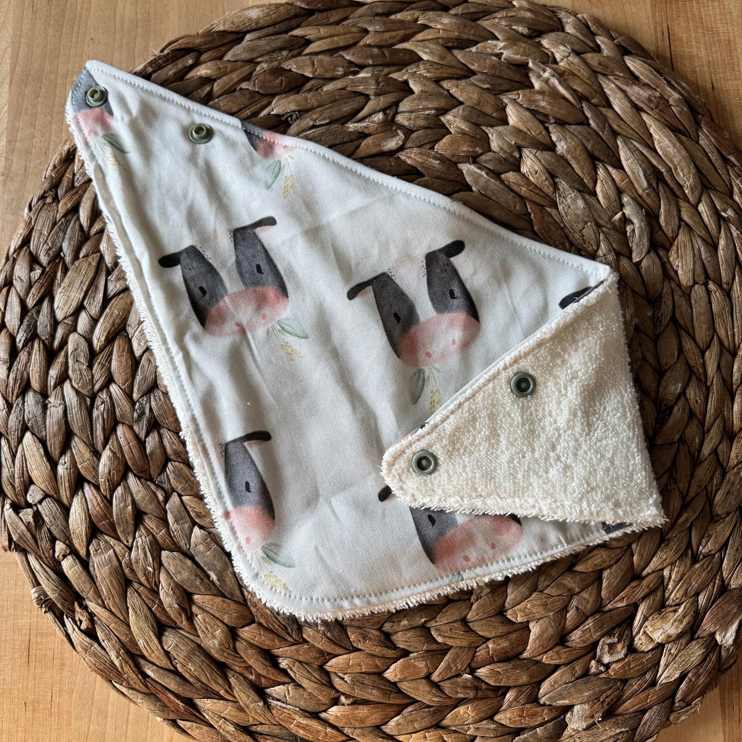 Foulard-Bavoir, petite bavette style bandana, bavoir, avec endos en ratine absorbante.