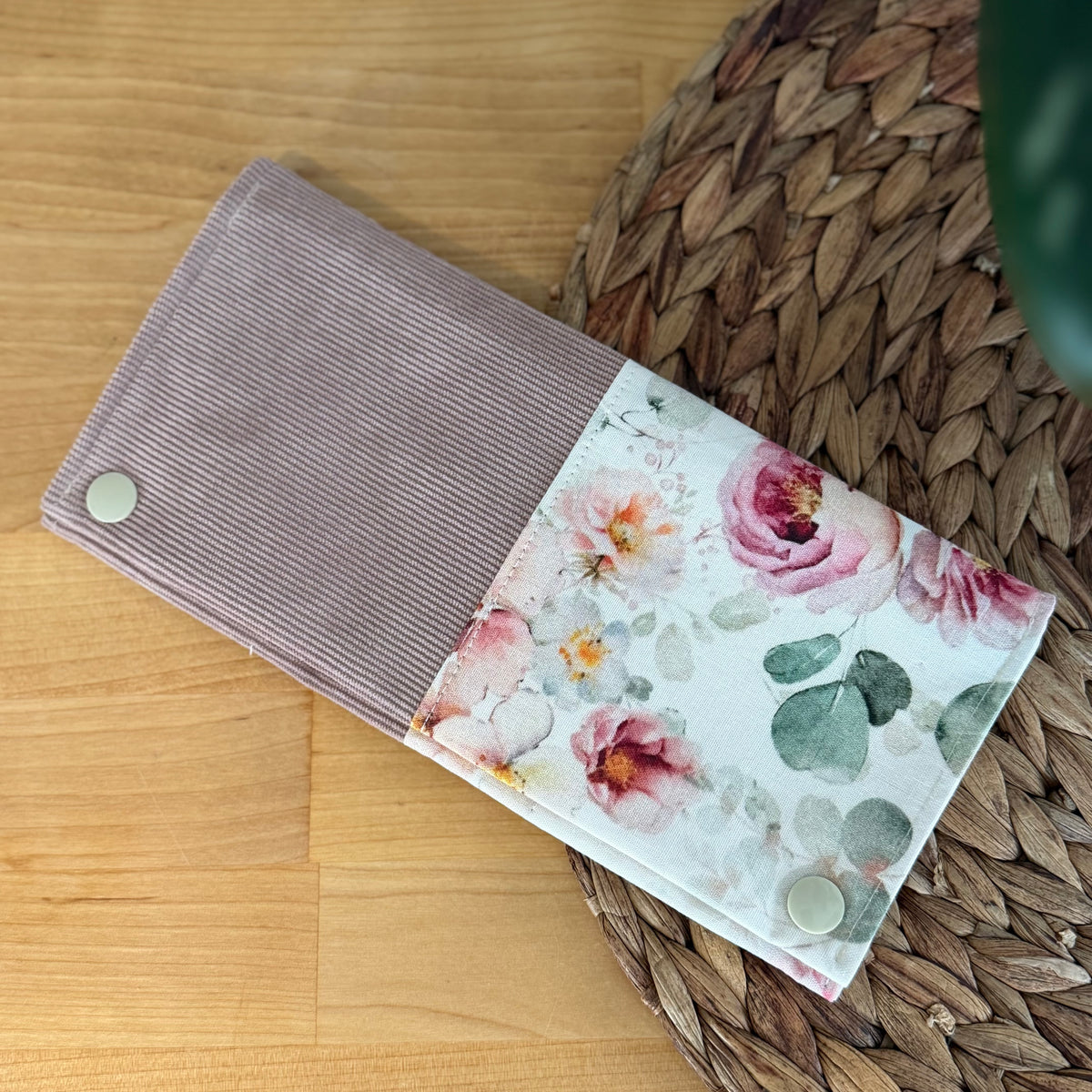 Protège carnet de santé pouvant contenir 2-3 carnets et 8-10 cartes. PRÊTS À PARTIR