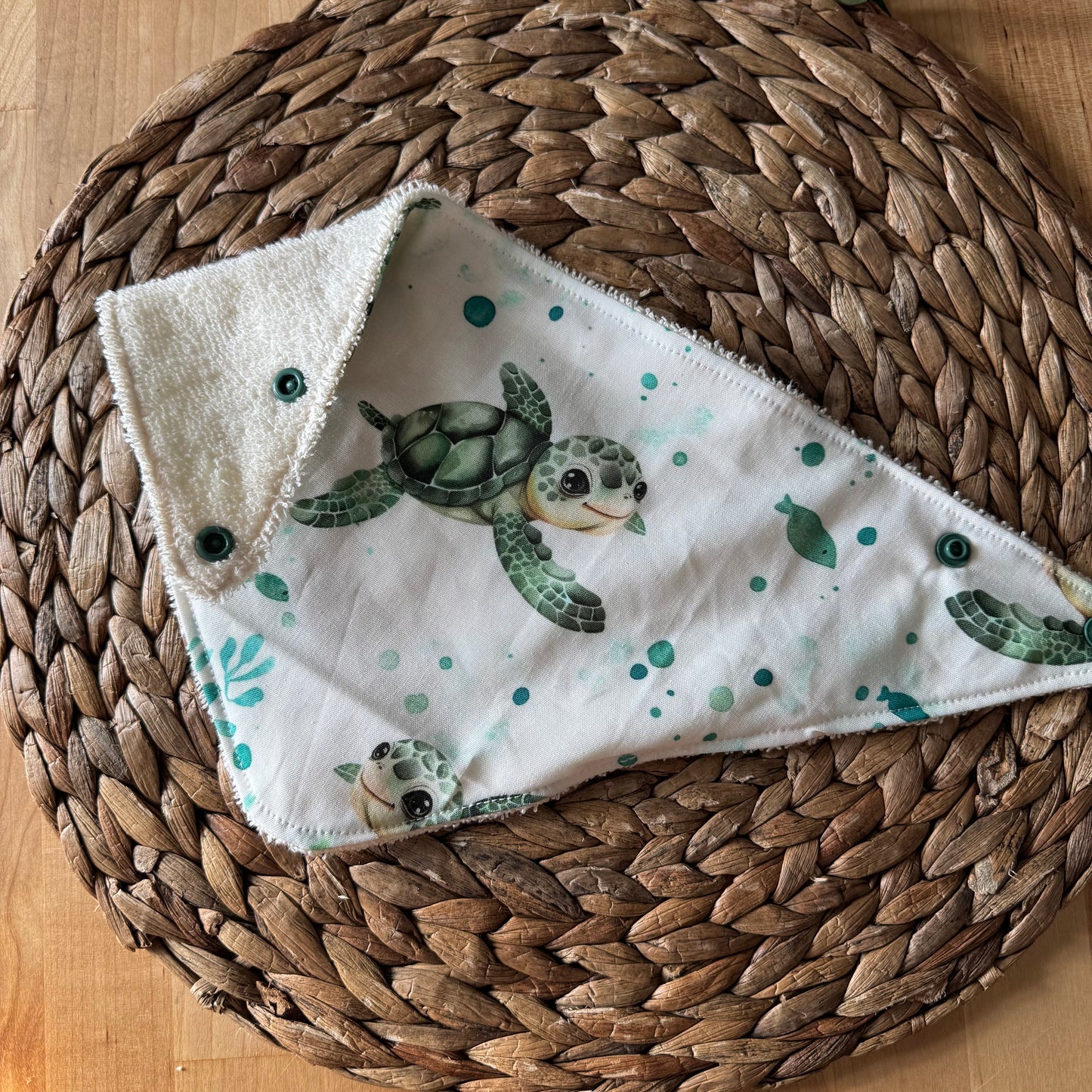 Foulard-Bavoir, petite bavette style bandana, bavoir, avec endos en ratine absorbante.