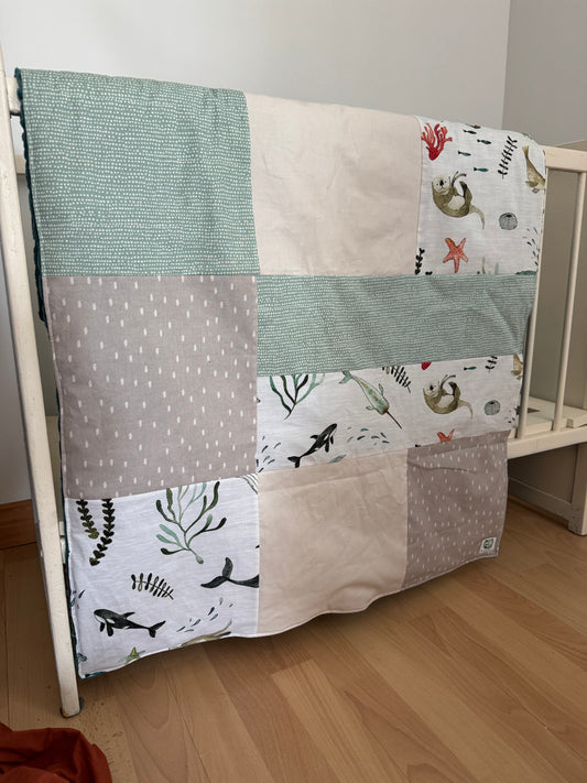 Prête à partir, Couverture de style courtepointe légèrement matelassée, animaux marins.  Endos doux en minky émeraude