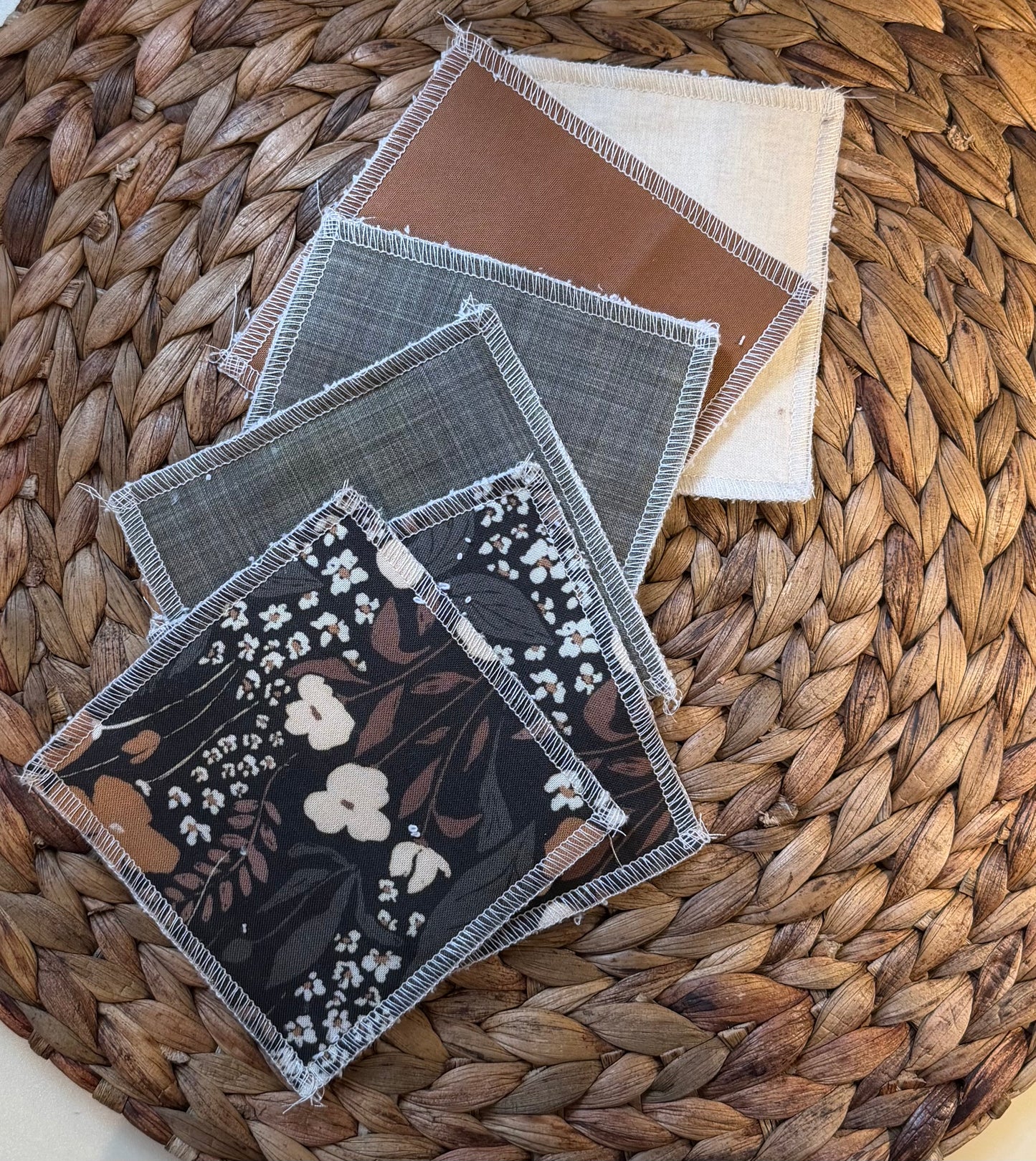 Washcloths, wipe, size approximately 8x8'' comes in a set of 4