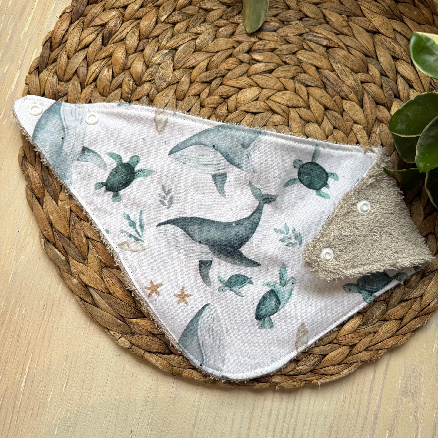 Foulard-Bavoir, petite bavette style bandana, bavoir, avec endos en ratine absorbante.prêts à partir