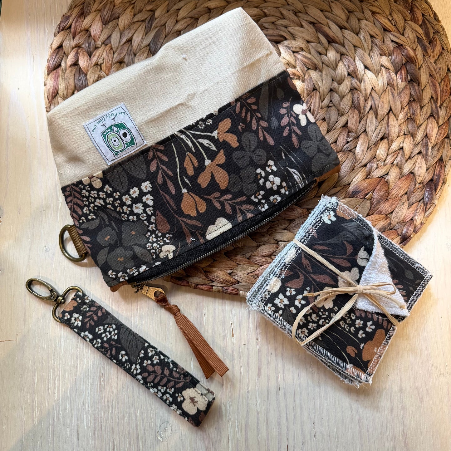 Pouches, multi-purpose cases, perfect for baby products, makeup, medications... ready to go