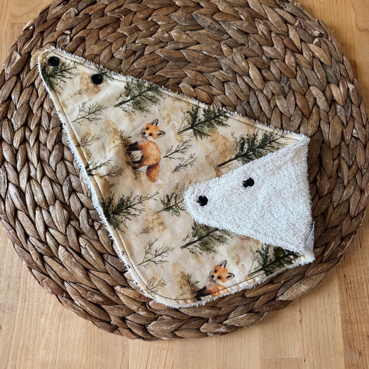 Foulard-Bavoir, petite bavette style bandana, bavoir, avec endos en ratine absorbante.