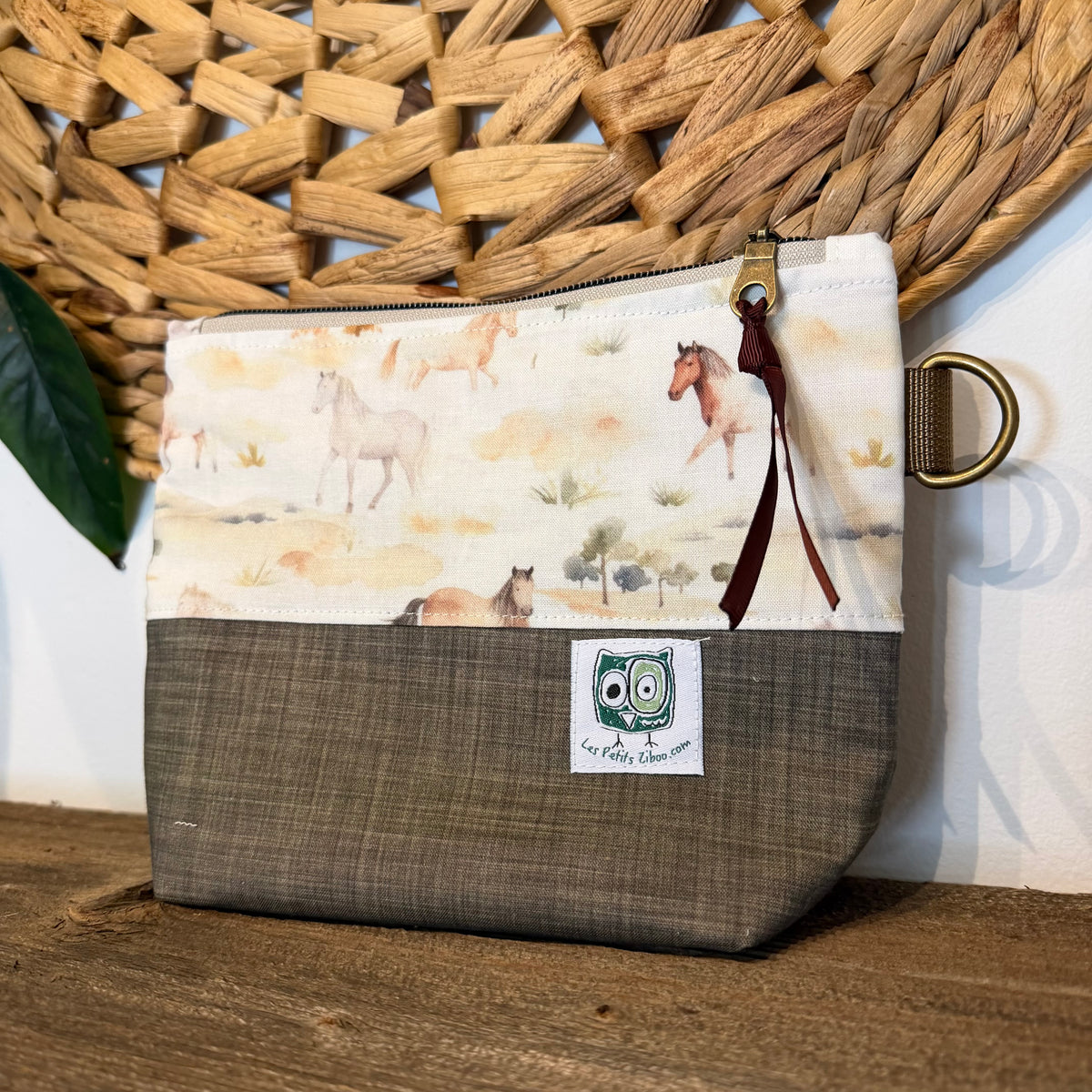 Pouches, multi-purpose cases, perfect for baby products, makeup, medications... ready to go