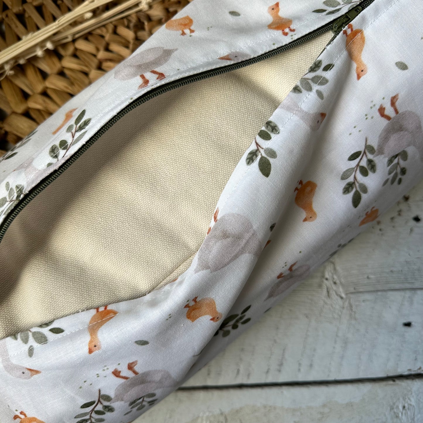 Prêt à partir, Coussin d'allaitement Cylindrique rempli d'écales de sarrasin. Longueur de 20''