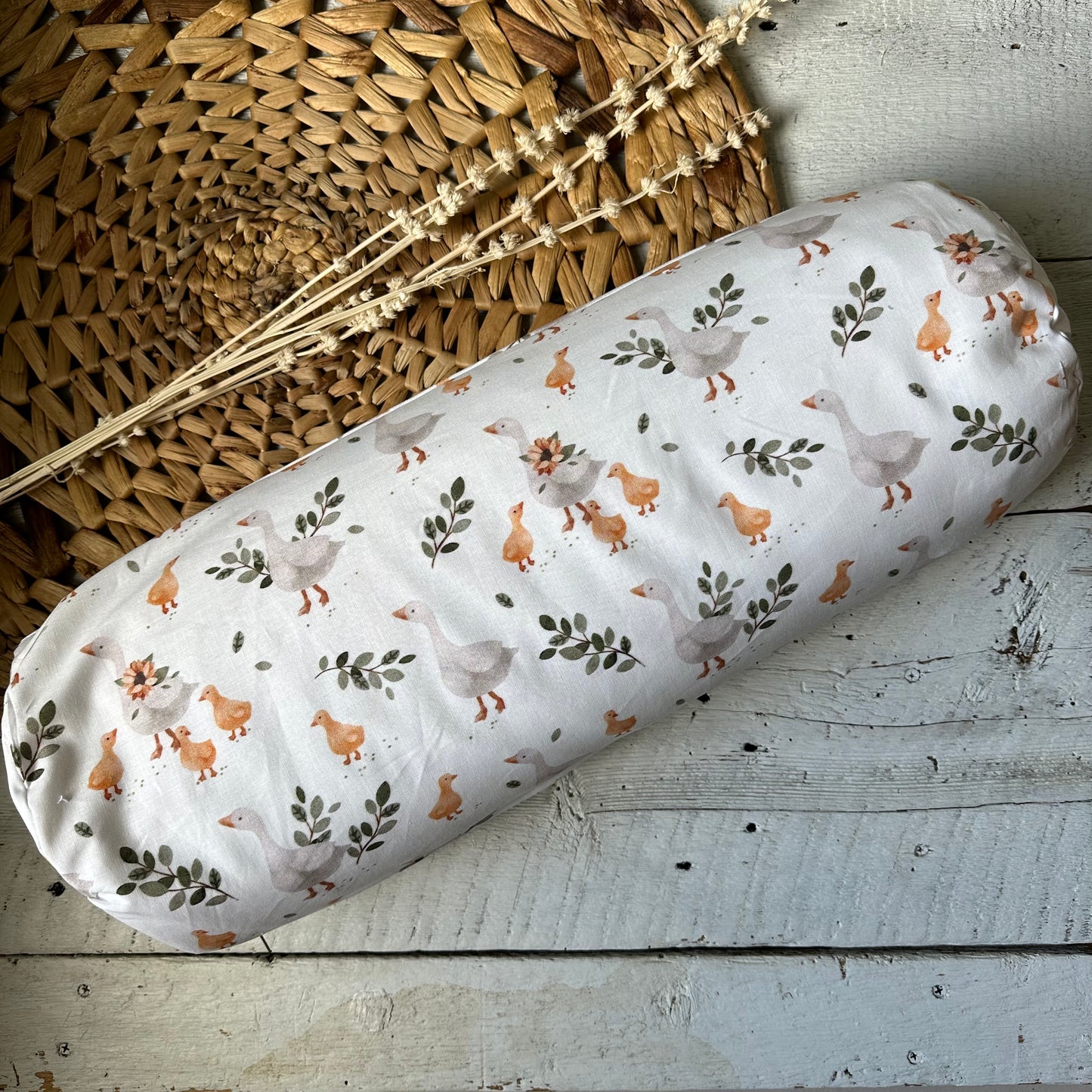 Prêt à partir, Coussin d'allaitement Cylindrique rempli d'écales de sarrasin. Longueur de 20''