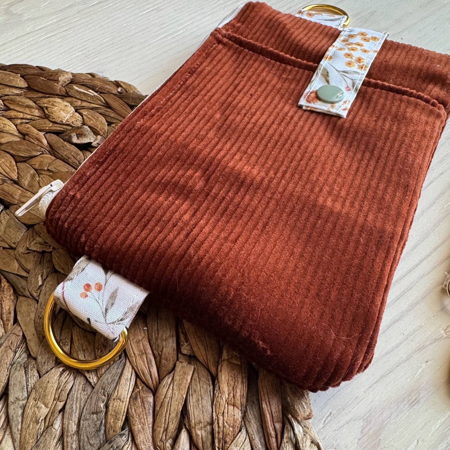 Pochette style petite sacoche, porte cellulaire, prêtes à partir