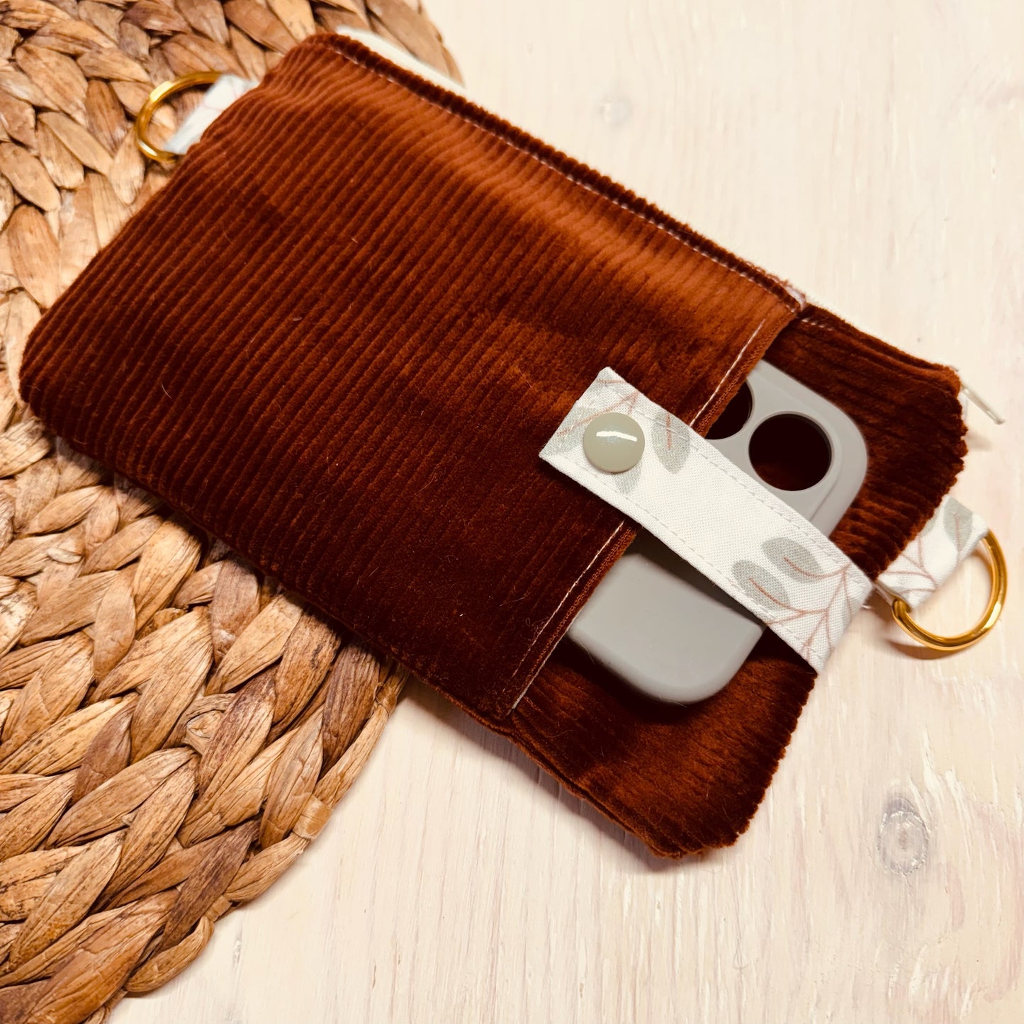 Pochette style petite sacoche, porte cellulaire, prêtes à partir