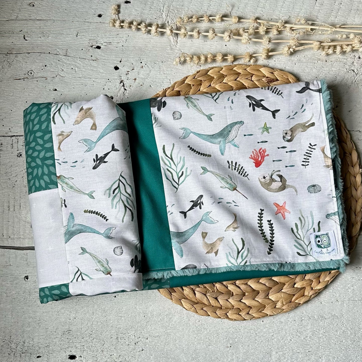 Couverture de style courtepointe ANIMAUX MARINS ( baleines, loutres, phoques) Endos doux au choix et possibilité d'ajouter des accessoires assortis