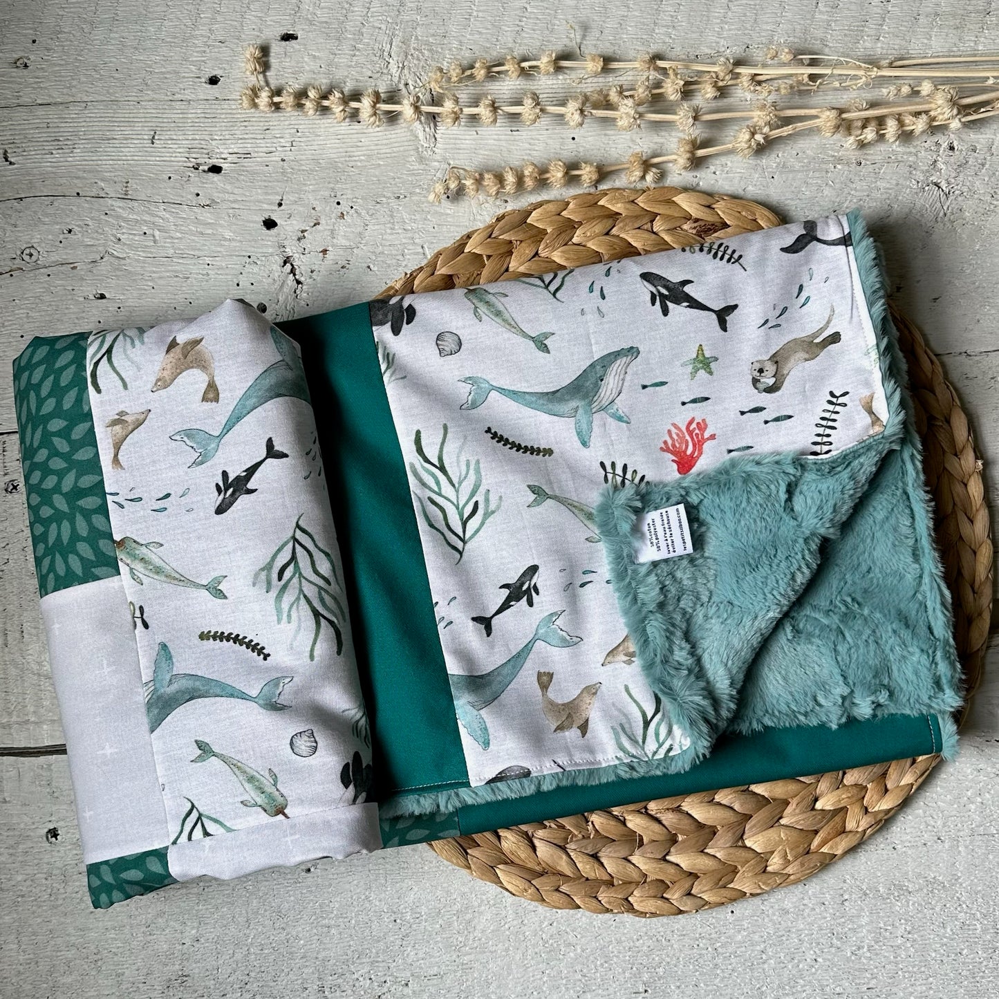 Couverture de style courtepointe ANIMAUX MARINS ( baleines, loutres, phoques) Endos doux au choix et possibilité d'ajouter des accessoires assortis