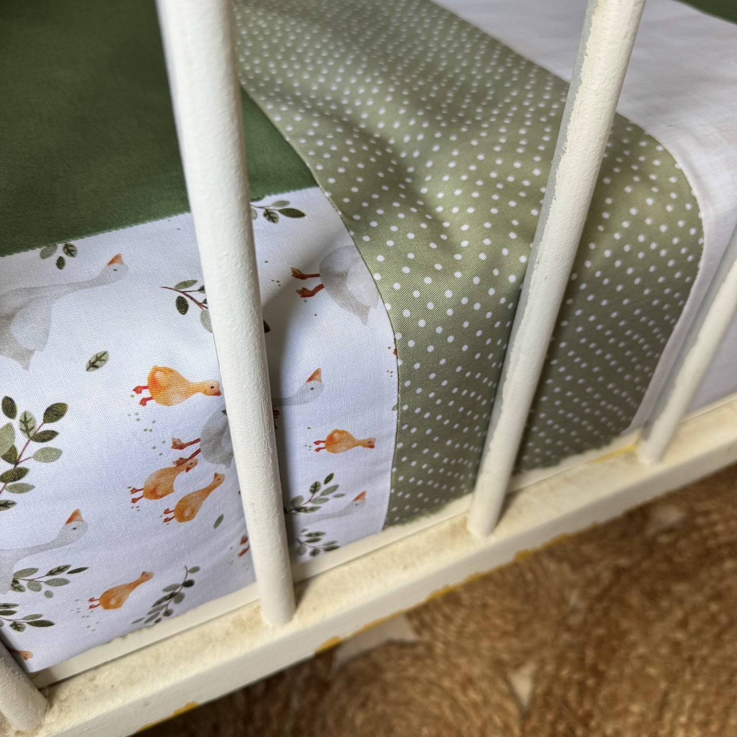 Prête à partir, Couverture de style courtepointe légèrement matelassée, Canards et oies, agencement vert, endos minky vert olive