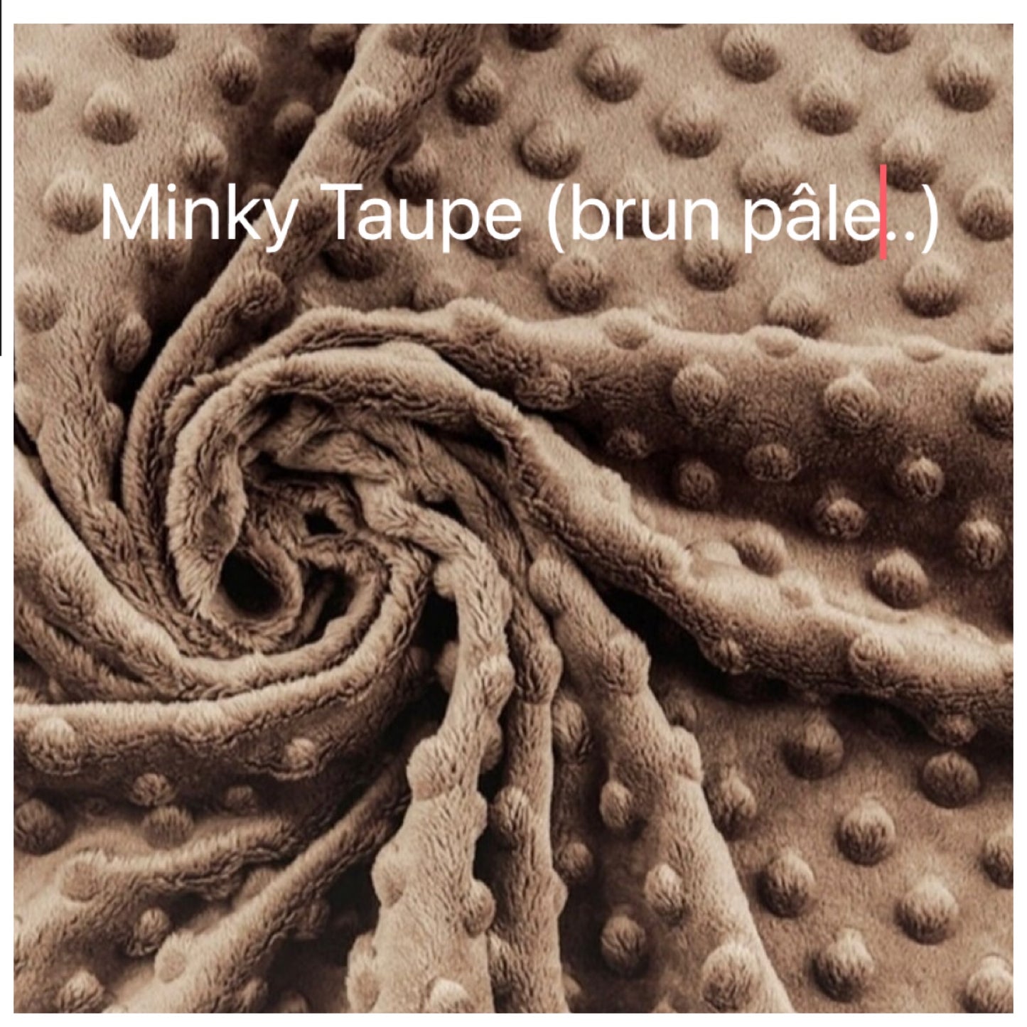 Prête à partir, Couverture de style courtepointe légèrement matelassée, animaux de la foret agencement vert sauge , forêt et beige. Endos doux en minky taupe