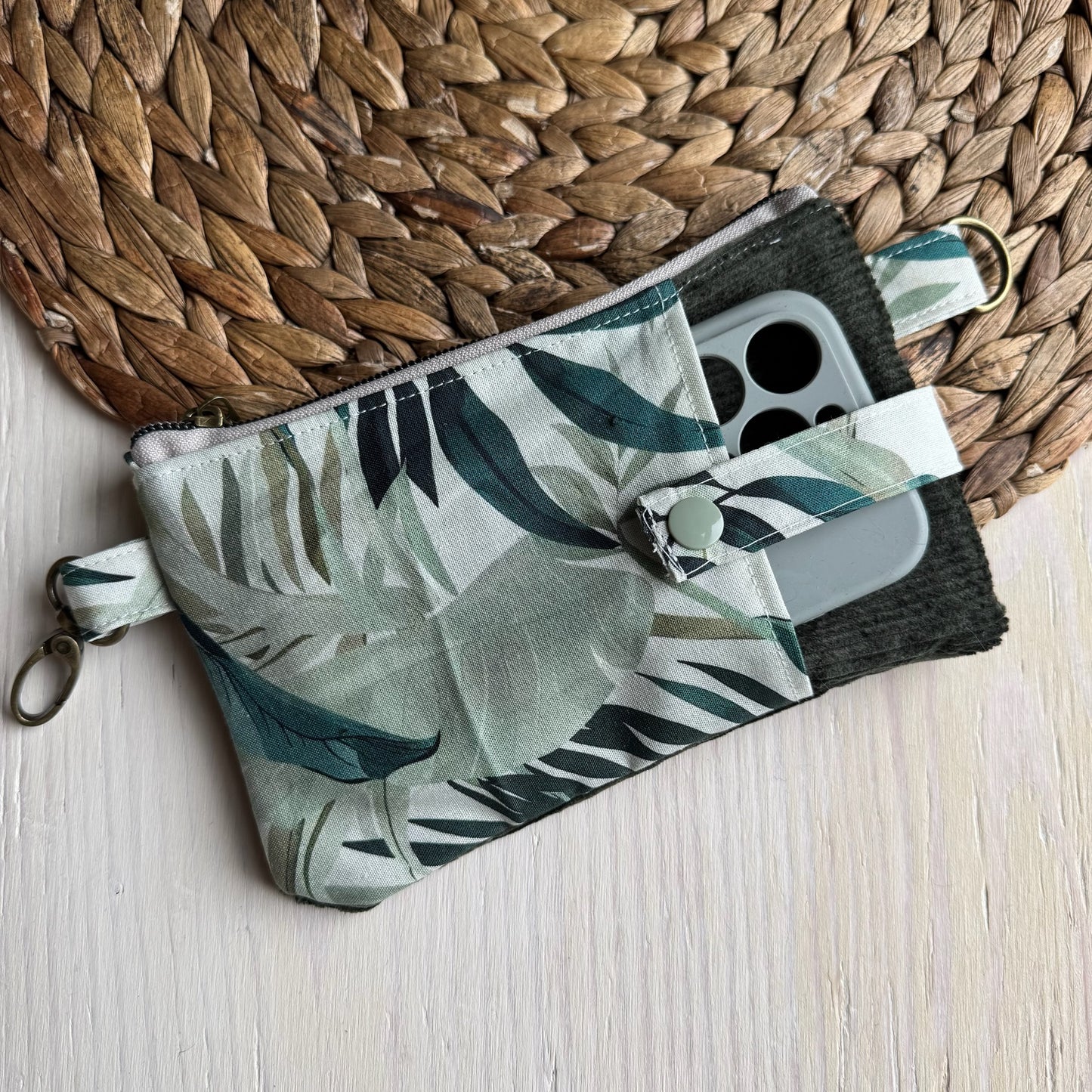 Pochette style petite sacoche, porte cellulaire, prêtes à partir