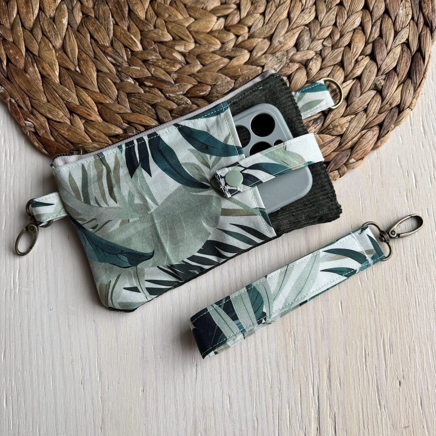 Pochette style petite sacoche, porte cellulaire, prêtes à partir