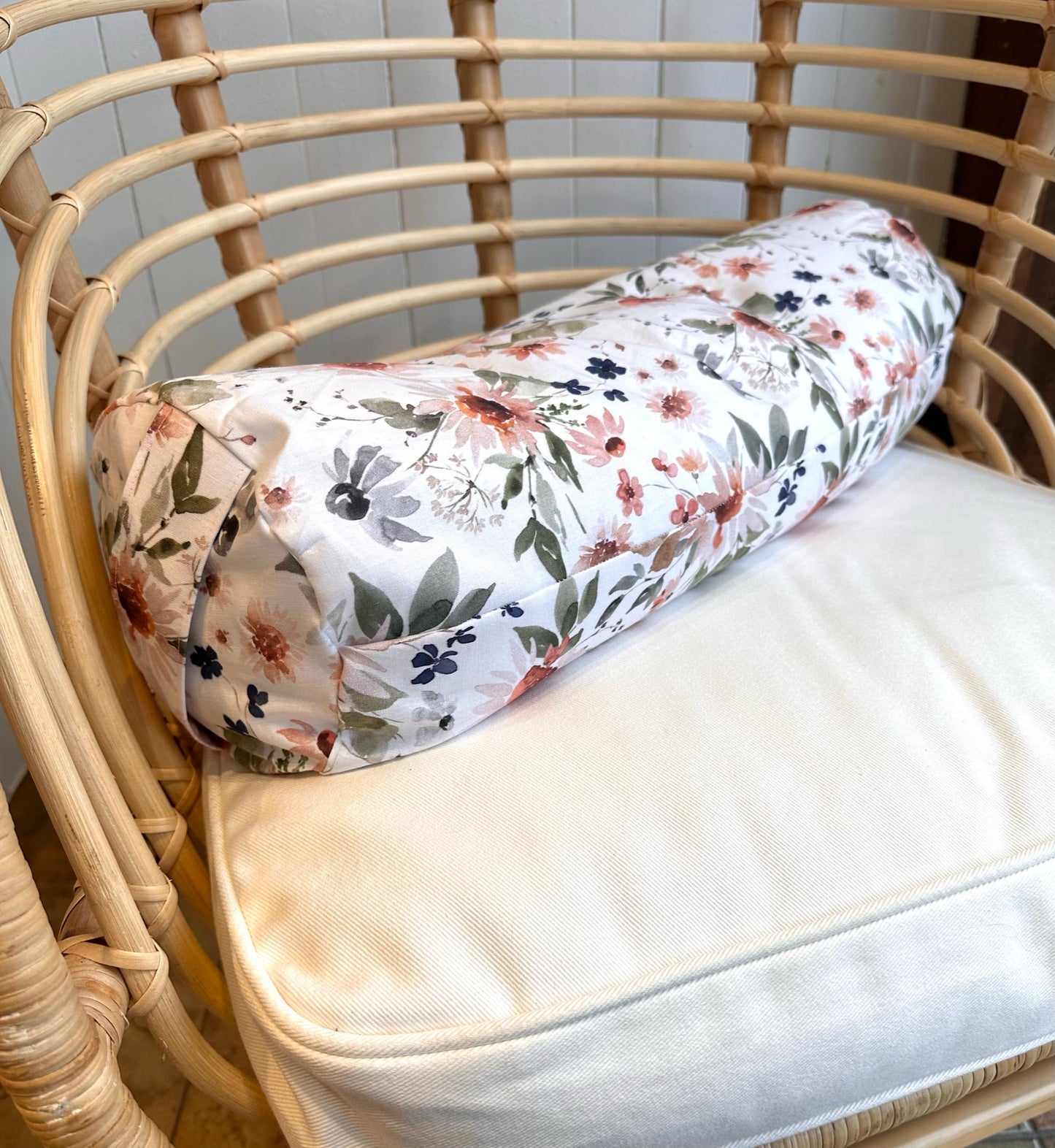 Prêt à partir, Coussin d'allaitement Cylindrique rempli d'écales de sarrasin. Longueur de 20''