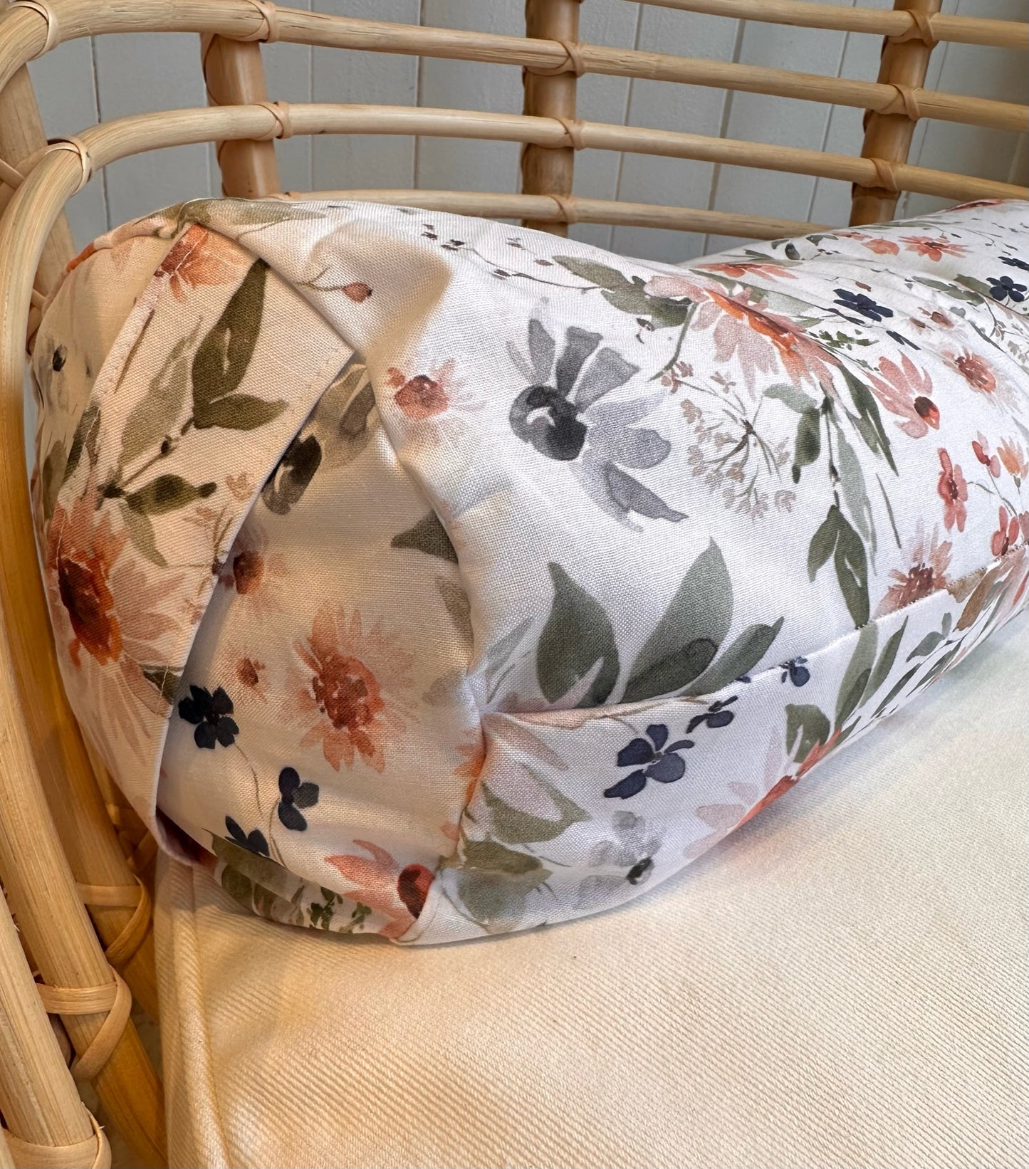 Prêt à partir, Coussin d'allaitement Cylindrique rempli d'écales de sarrasin. Longueur de 20''