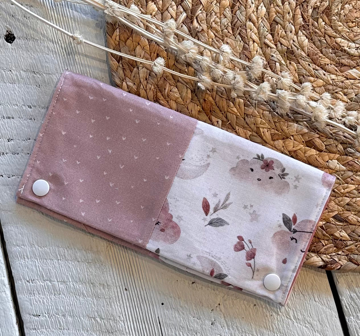 Protège carnet de santé pouvant contenir 2-3 carnets et 8-10 cartes