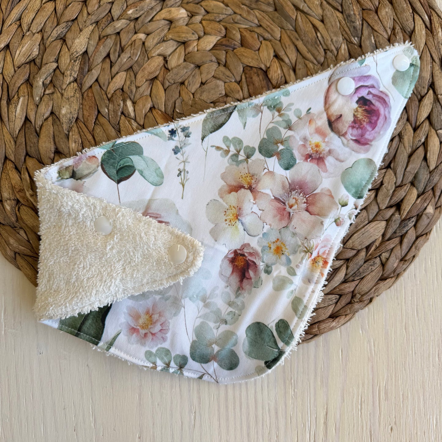 Foulard-Bavoir, petite bavette style bandana, bavoir, avec endos en ratine absorbante.