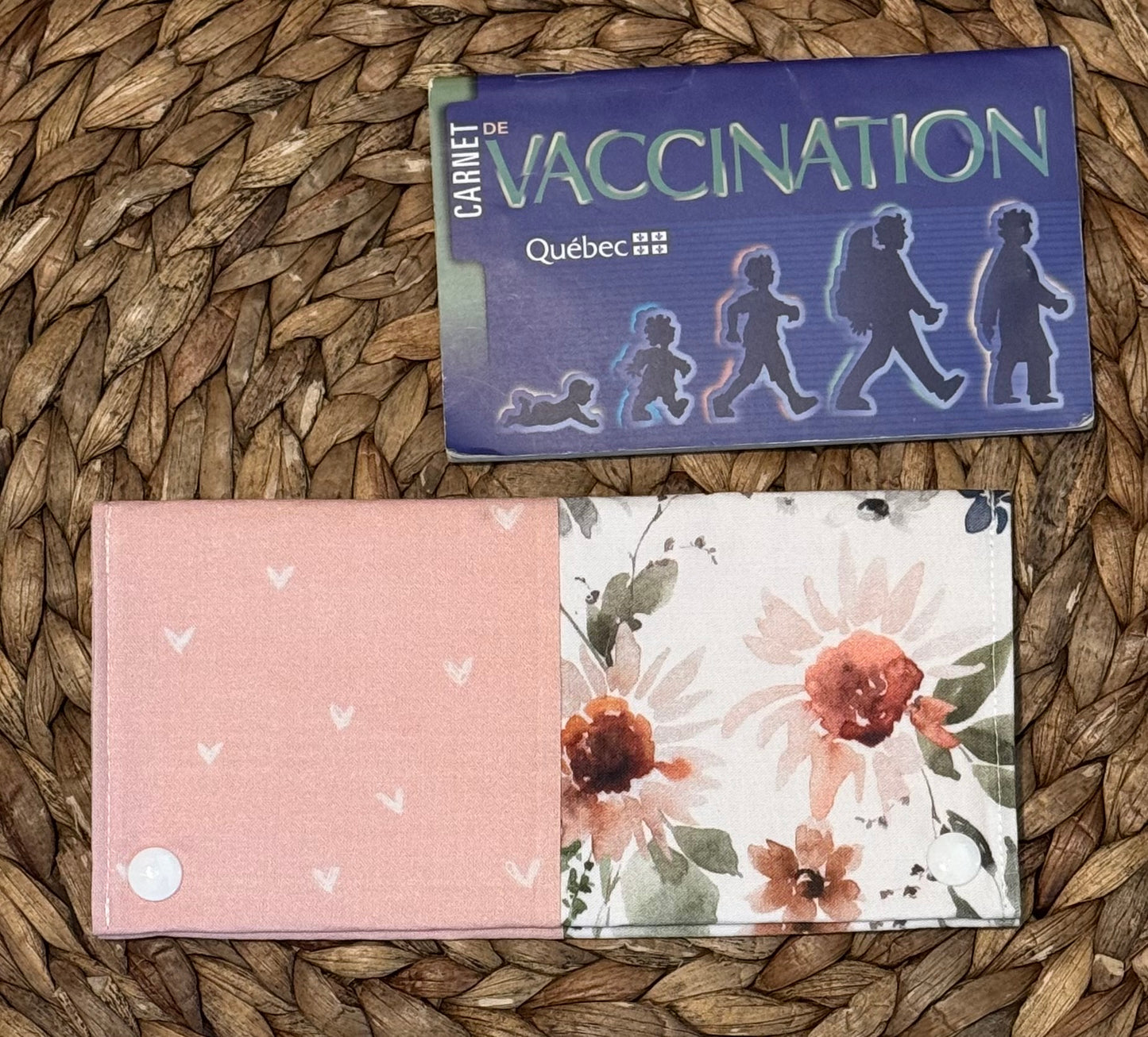 Protège carnet de santé pouvant contenir 2-3 carnets et 8-10 cartes. PRÊTS À PARTIR