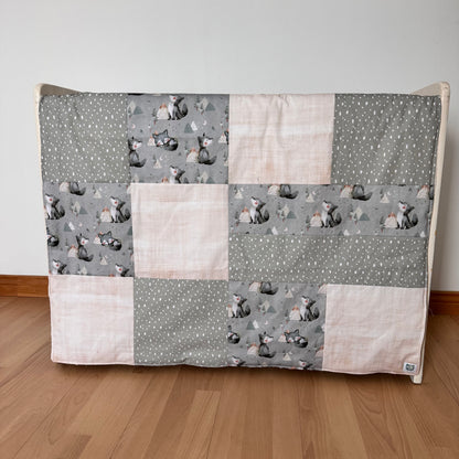 Prête à partir, Couverture de style courtepointe légèrement matelassée, Loups. Endos doux en minky ivoire