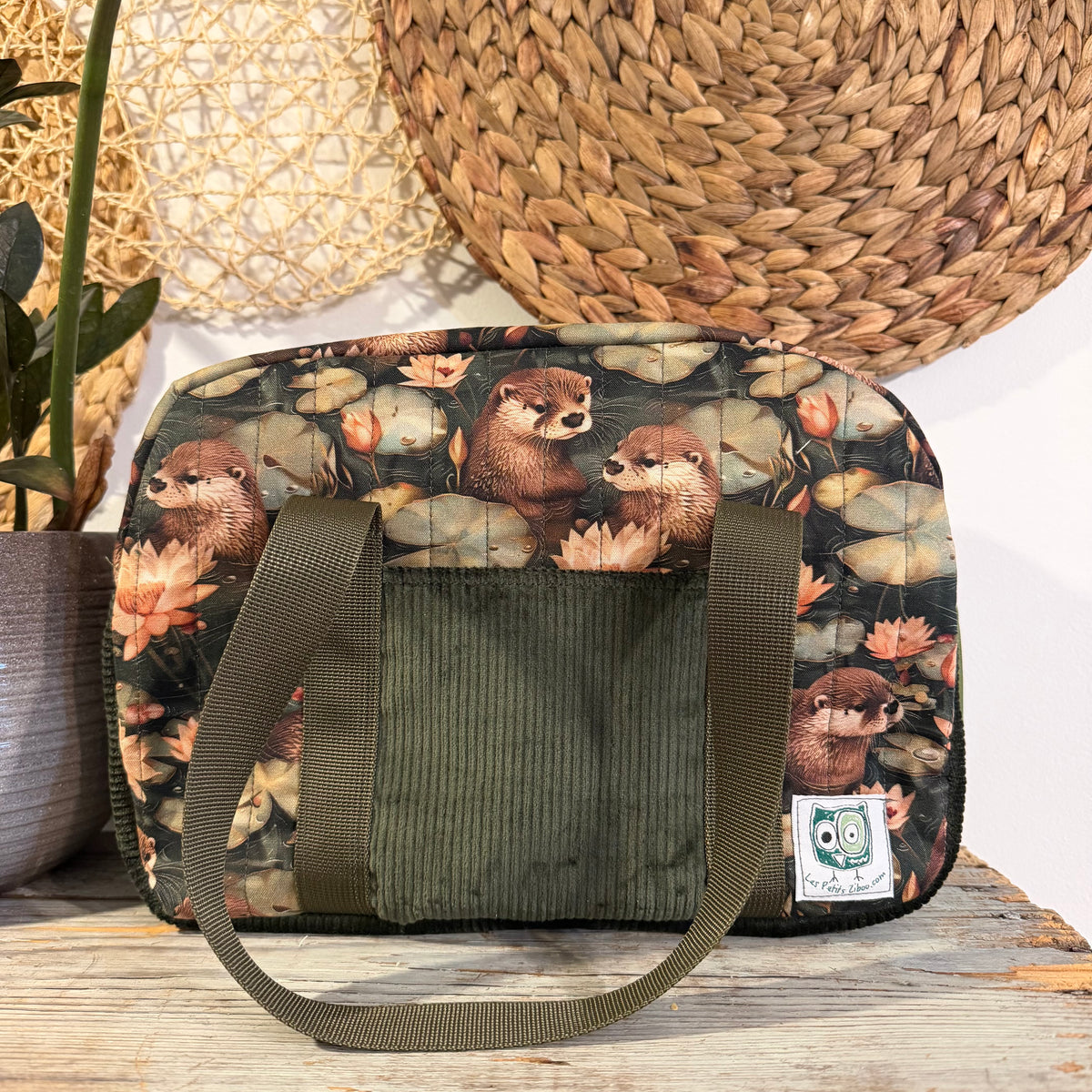 Lunch bag, waterproof and insulated lunch box. Ready to go