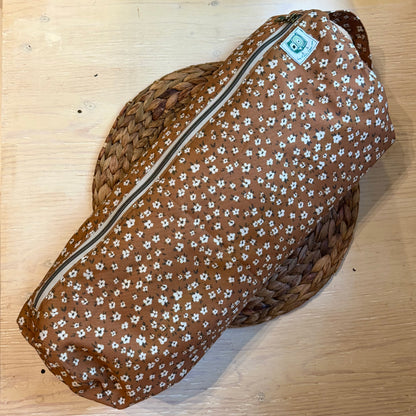 Prêt à partir, Coussin d'allaitement Cylindrique rempli d'écales de sarrasin. Longueur de 20''