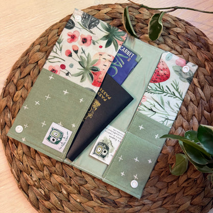 Protège carnet de santé pouvant contenir 2-3 carnets et 8-10 cartes. PRÊTS À PARTIR
