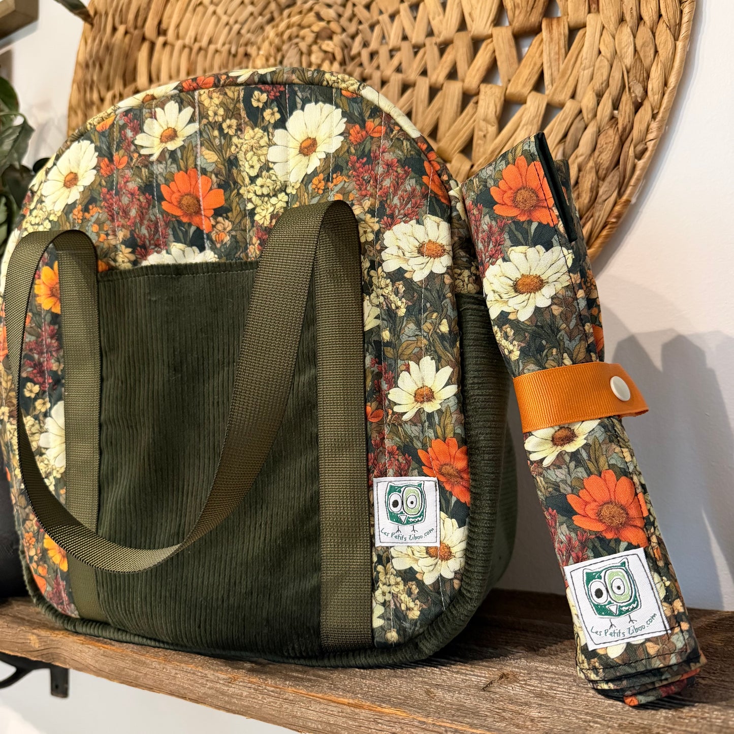 Lunch bag, waterproof and insulated lunch box. Ready to go