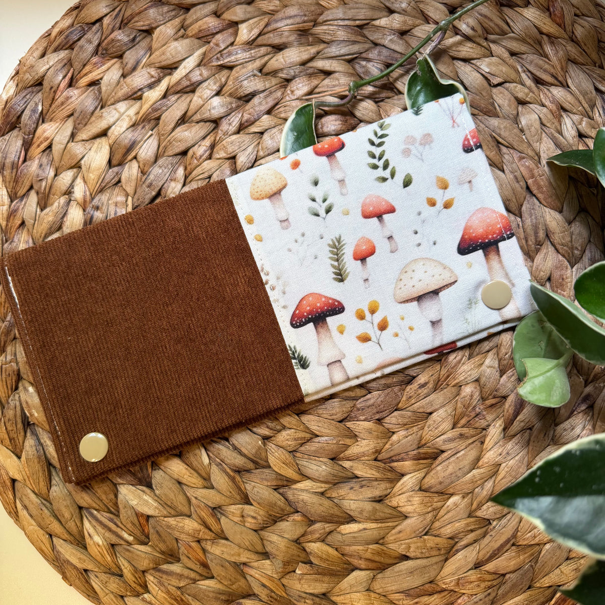 Protège carnet de santé pouvant contenir 2-3 carnets et 8-10 cartes. PRÊTS À PARTIR