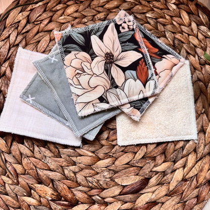 Washcloths, wipe, size approximately 8x8'' comes in a set of 4