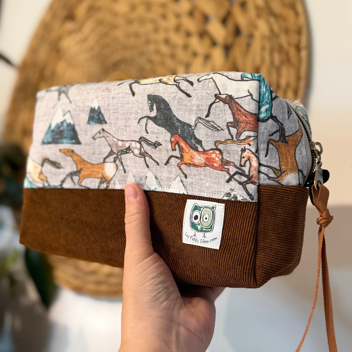 Large makeup bag, medicines, skincare products... with zipper, in stock and ready to go!