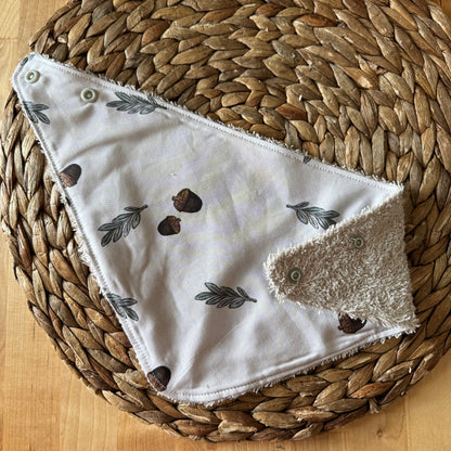 Foulard-Bavoir, petite bavette style bandana, bavoir, avec endos en ratine absorbante.