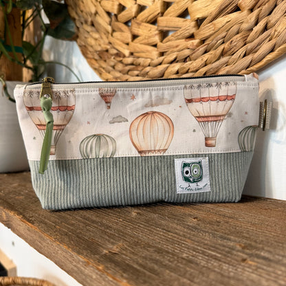 Étui à crayon, pochette rectangulaire pour crayons ou autre produit. Petite trousse mince