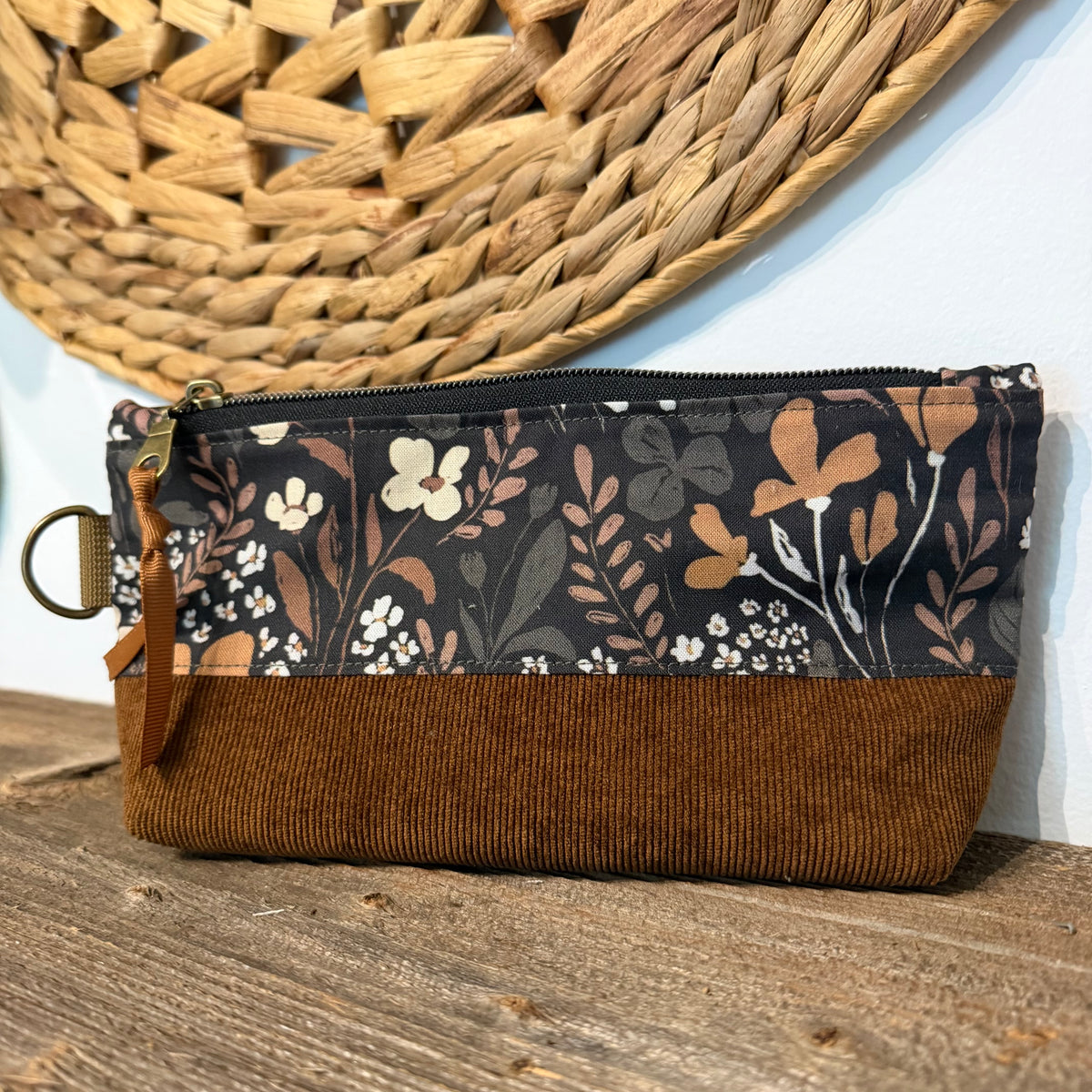 Étui à crayon, pochette rectangulaire pour crayons ou autre produit. Petite trousse mince