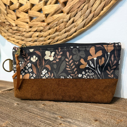 Étui à crayon, pochette rectangulaire pour crayons ou autre produit. Petite trousse mince