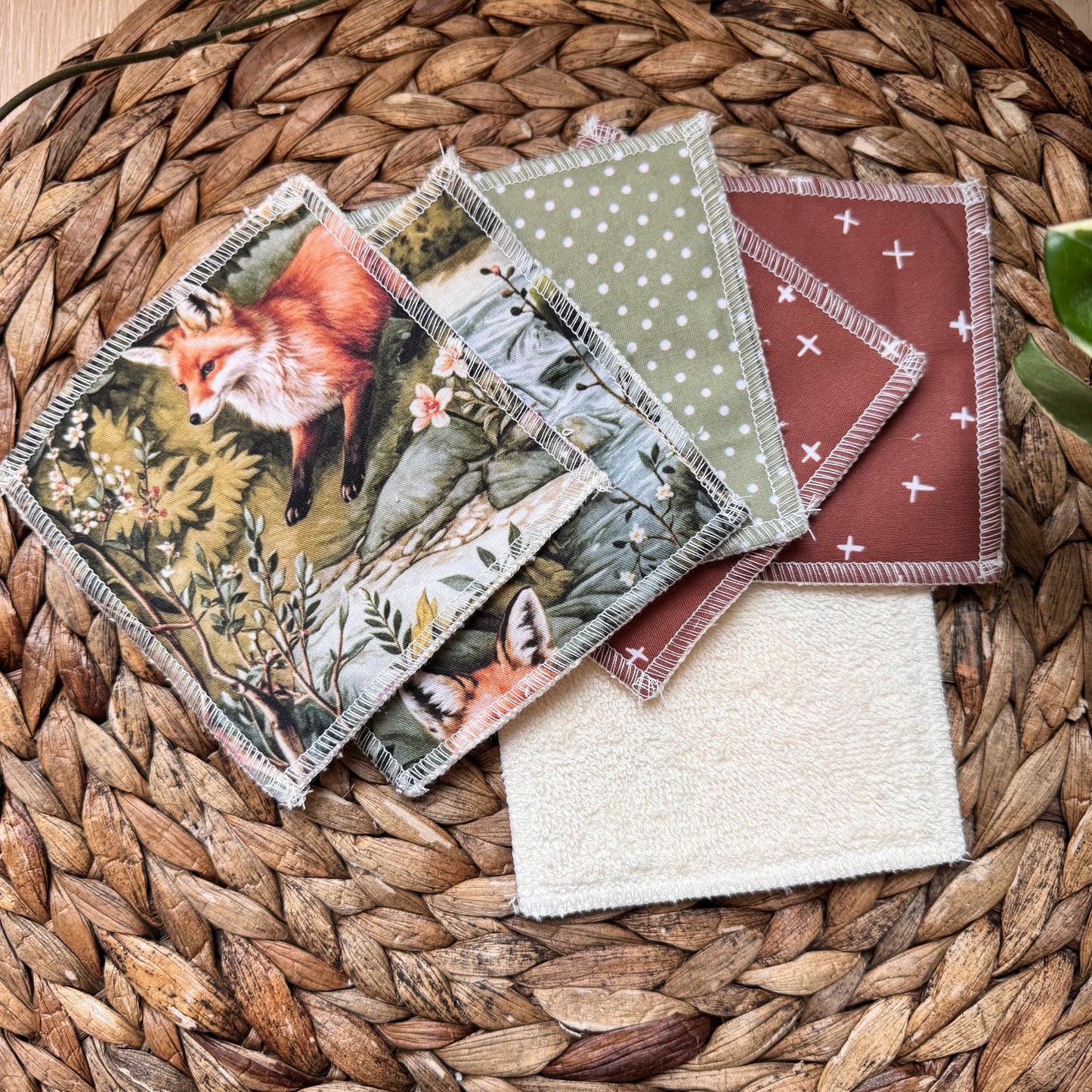 Washcloths, wipe, size approximately 8x8'' comes in a set of 4