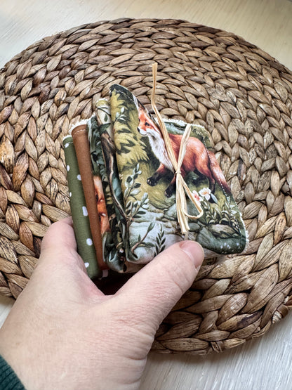 Washcloths, wipes, size 8x8'', come in a set of 4