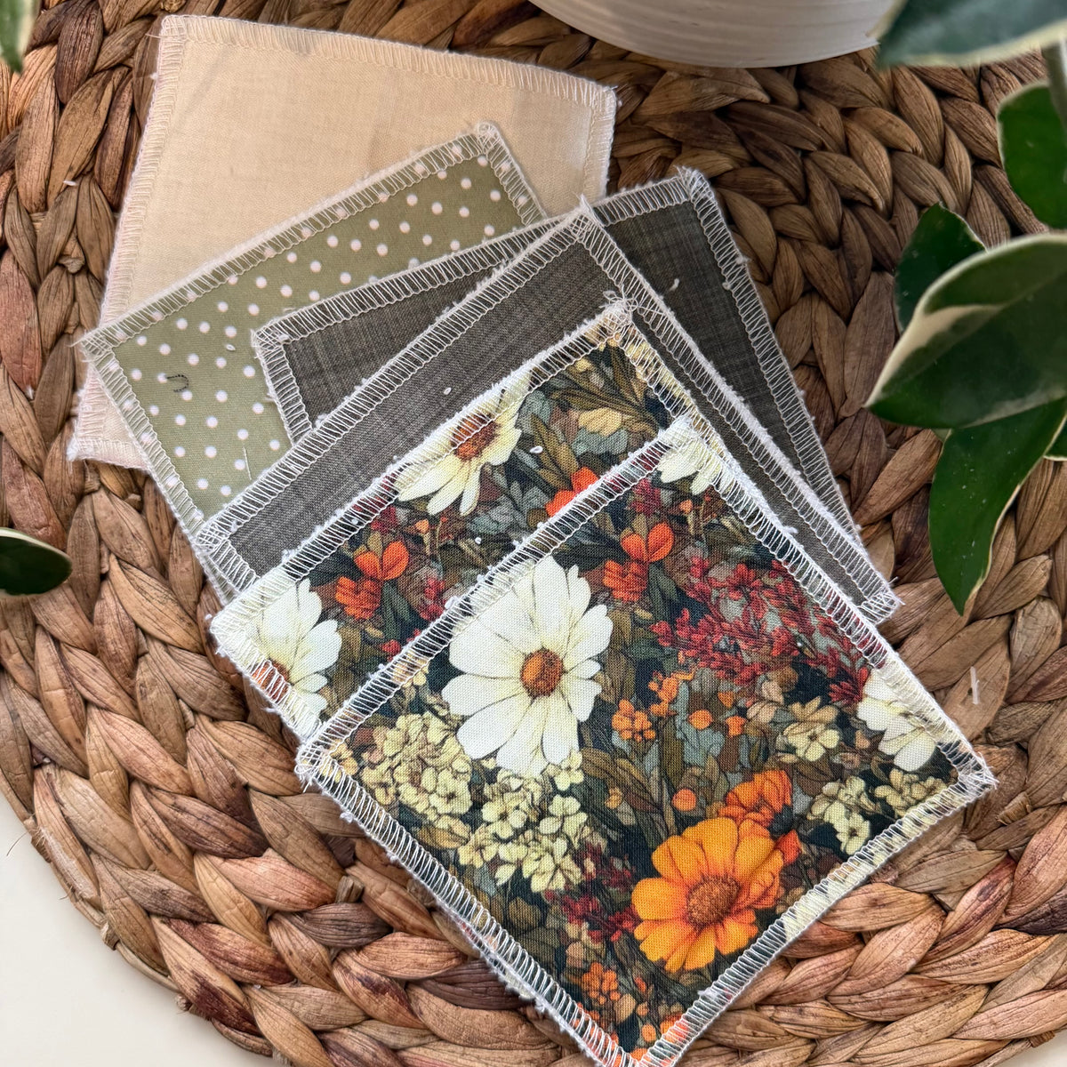 Washcloths, wipe, size approximately 8x8'' comes in a set of 4