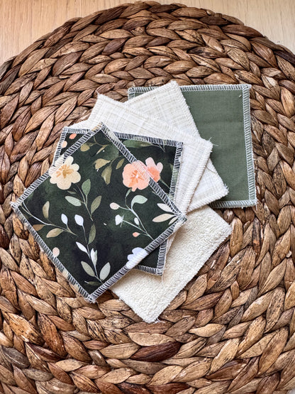 Washcloths, wipe, size approximately 8x8'' comes in a set of 4