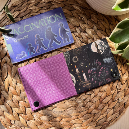 Protège carnet de santé pouvant contenir 2-3 carnets et 8-10 cartes. PRÊTS À PARTIR