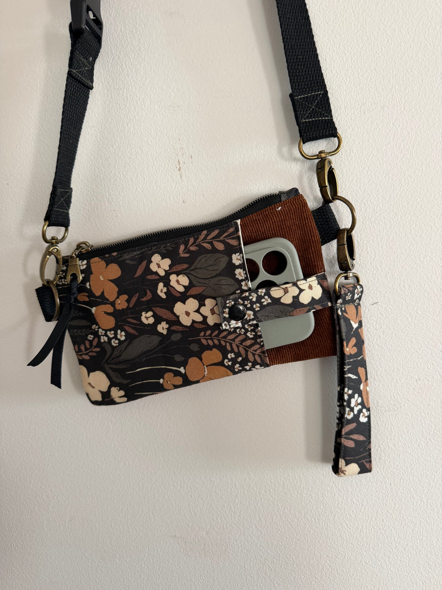 Petite sacoche à cellulaire avec pochette zippé