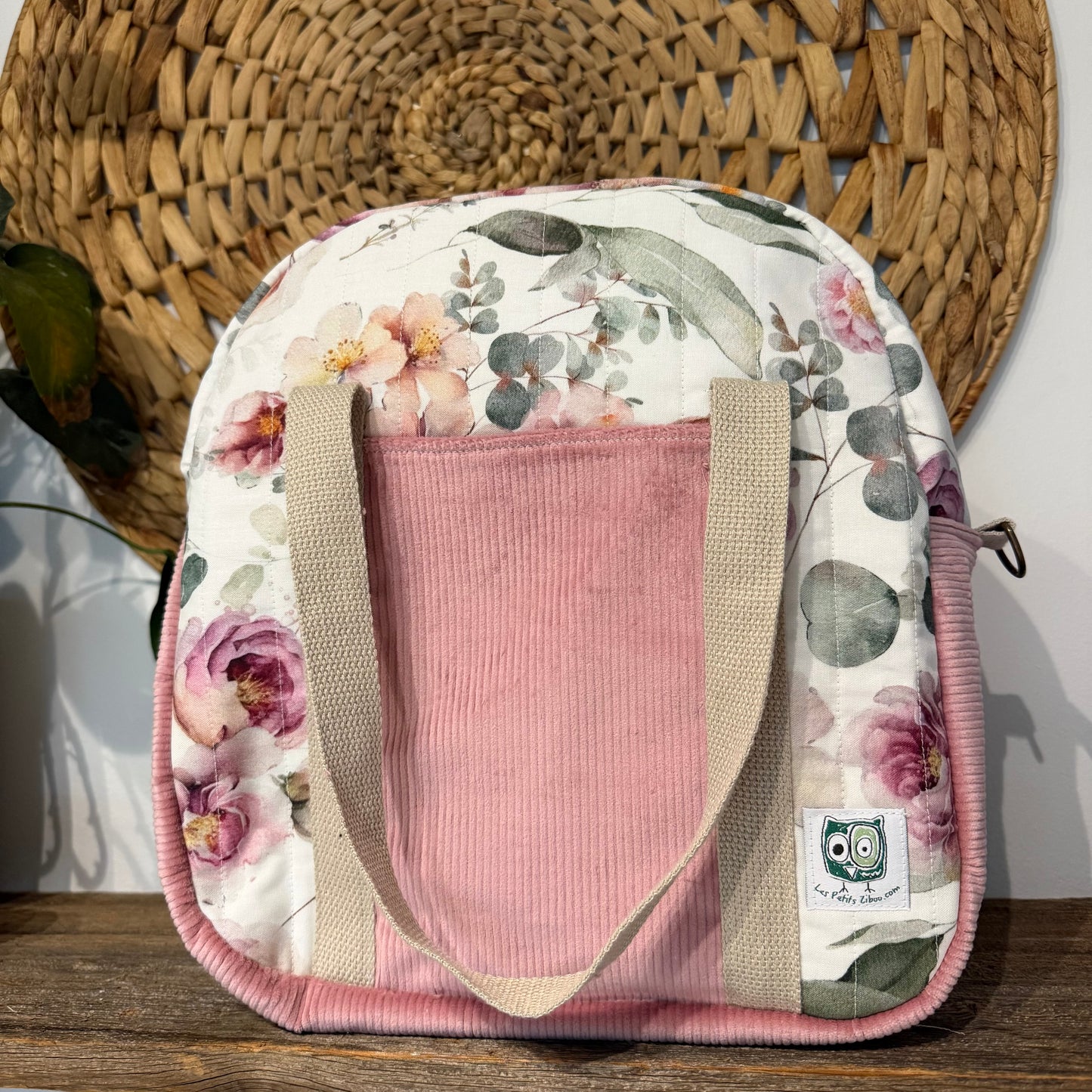 Lunch bag, waterproof and insulated lunch box. Ready to go