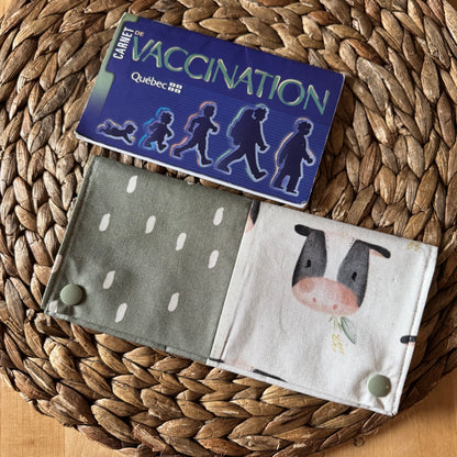 Protège carnet de santé pouvant contenir 2-3 carnets et 8-10 cartes. PRÊTS À PARTIR