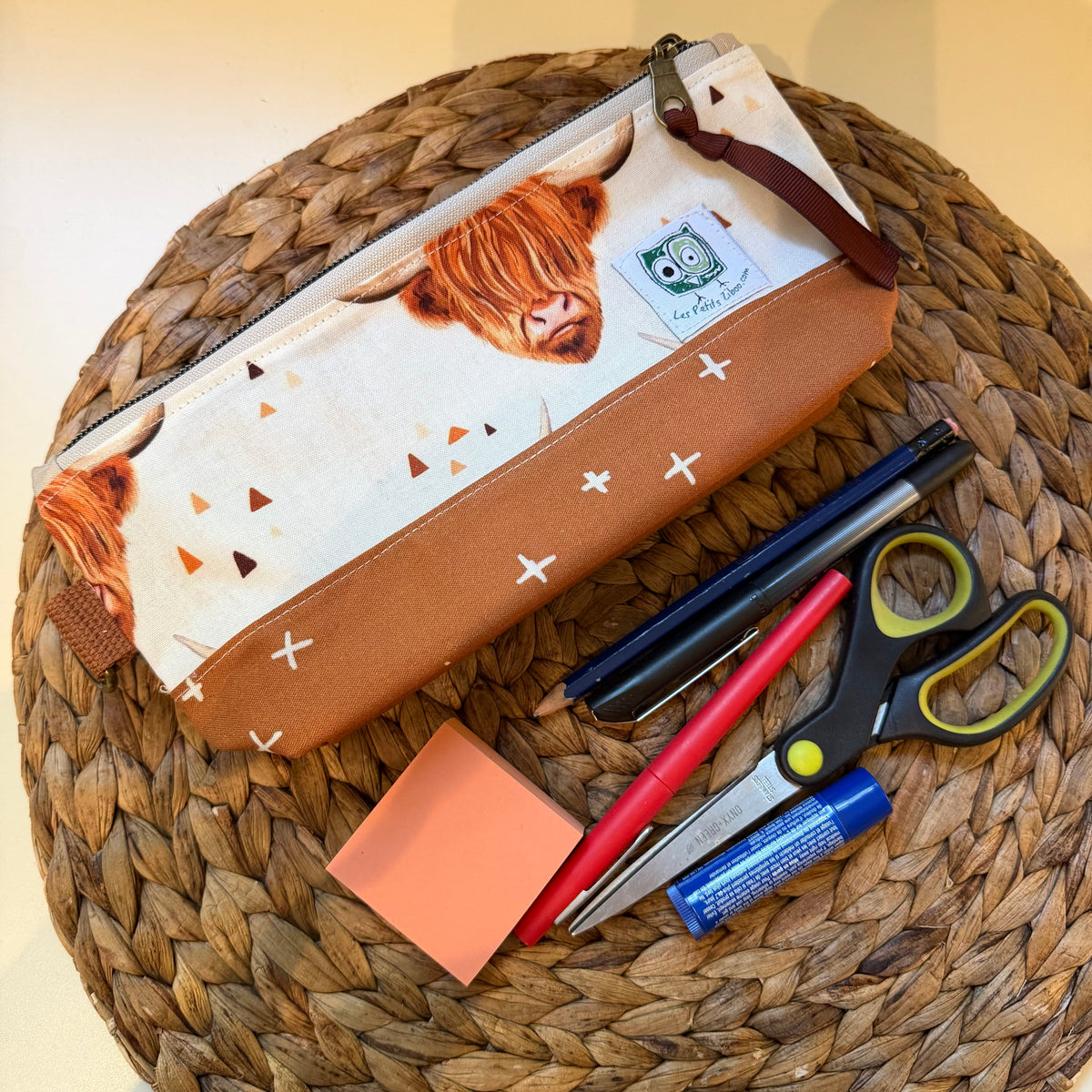 Étui à crayon, pochette rectangulaire pour crayons ou autre produit. Petite trousse mince