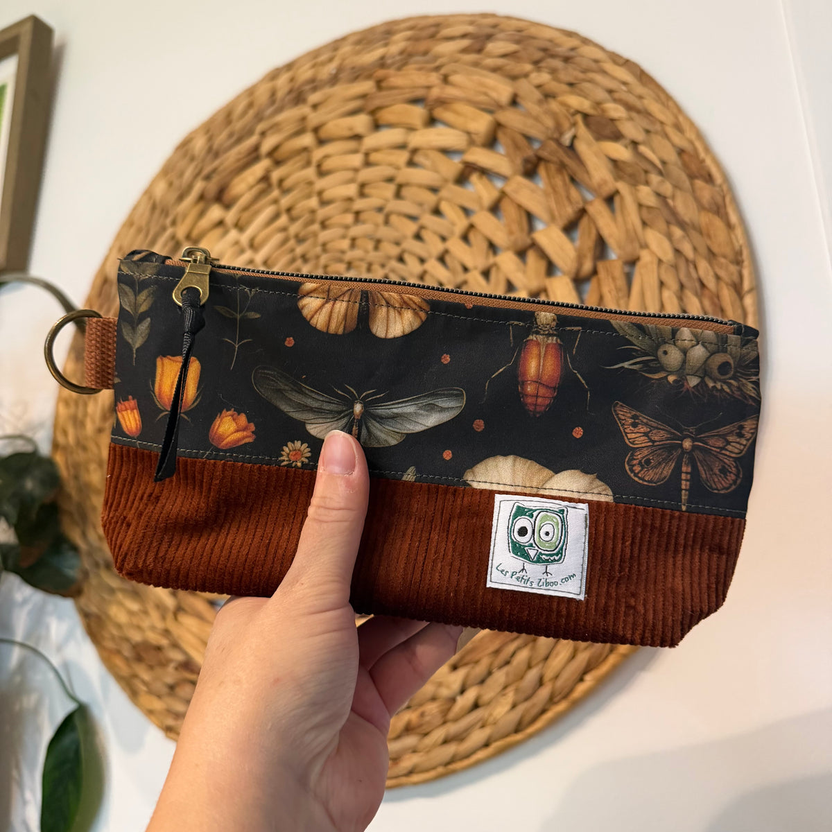 Étui à crayon, pochette rectangulaire pour crayons ou autre produit. Petite trousse mince