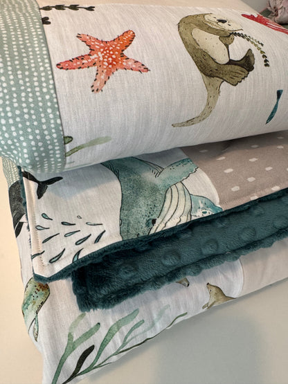 Prête à partir, Couverture de style courtepointe légèrement matelassée, animaux marins.  Endos doux en minky émeraude