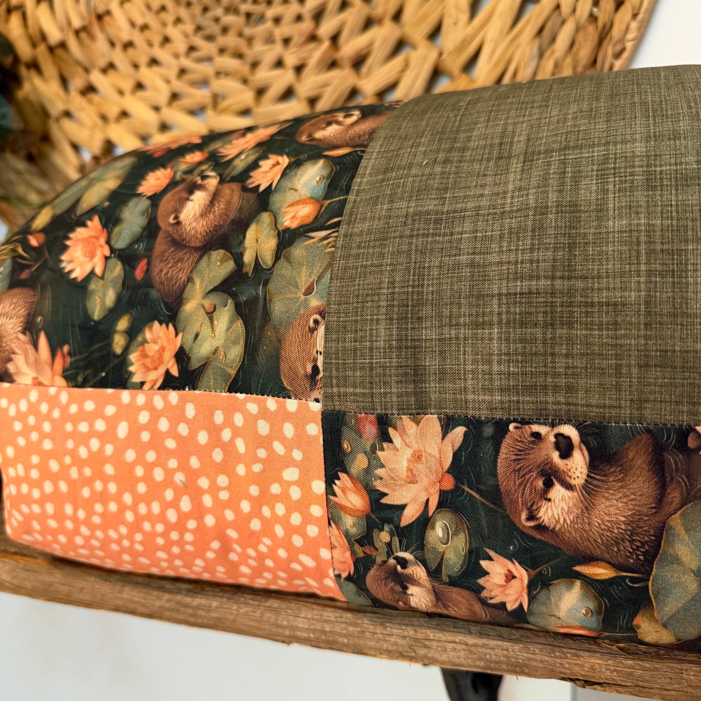 Prête à partir, Couverture de style courtepointe légèrement matelassée Loutres, endos minky vert